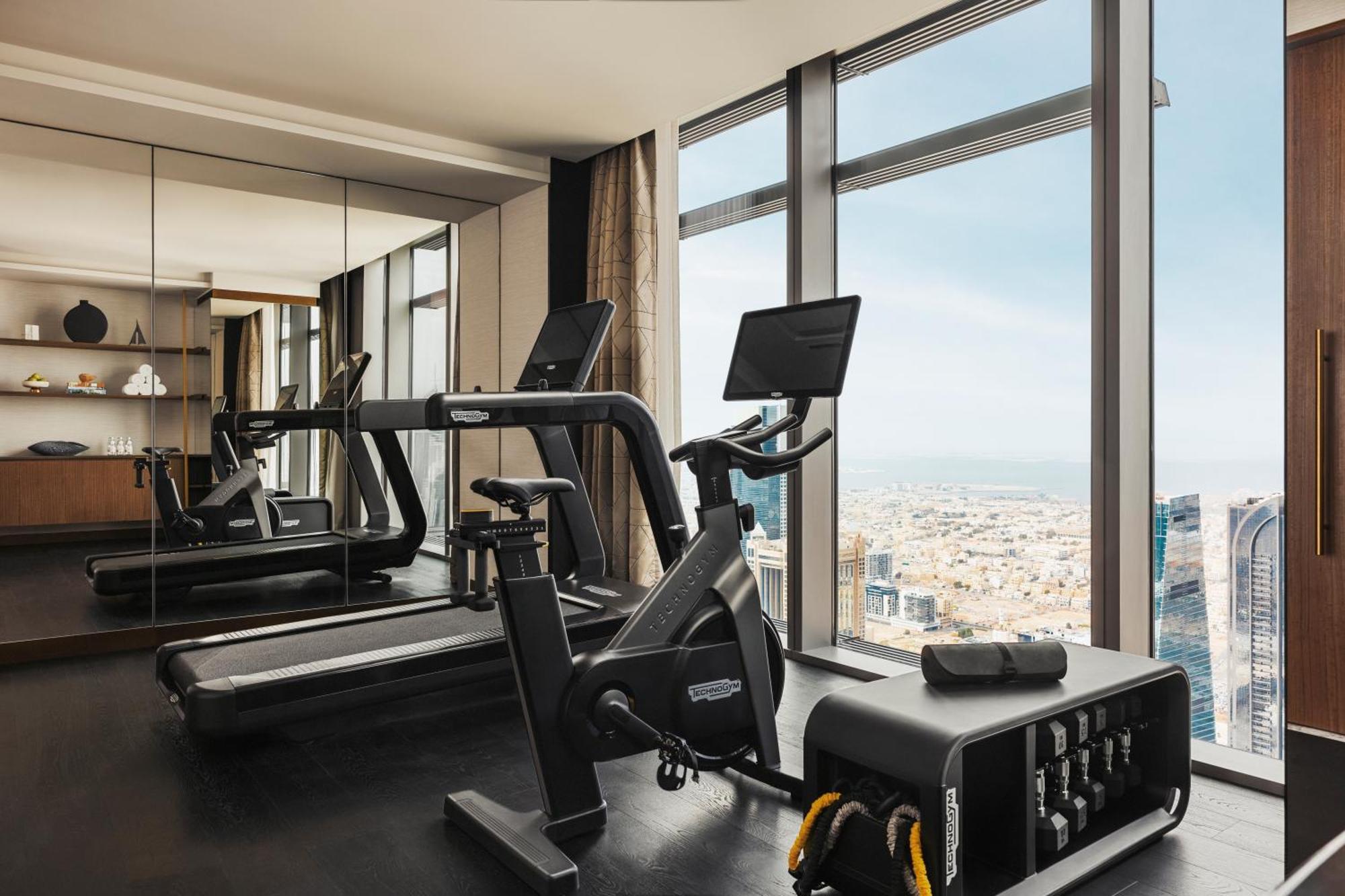 Hotel One&Only One Za'Abeel Dubai Exterior foto The gym at the Ritz-Carlton, DIFC